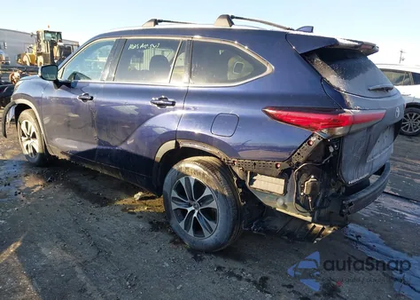 2021 Toyota Highlander Xle z USA, uszkodzony, nr VIN 5TDHZRBH9MS532690